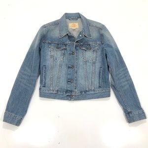 Levis Women's denim jacket size Medium Blue